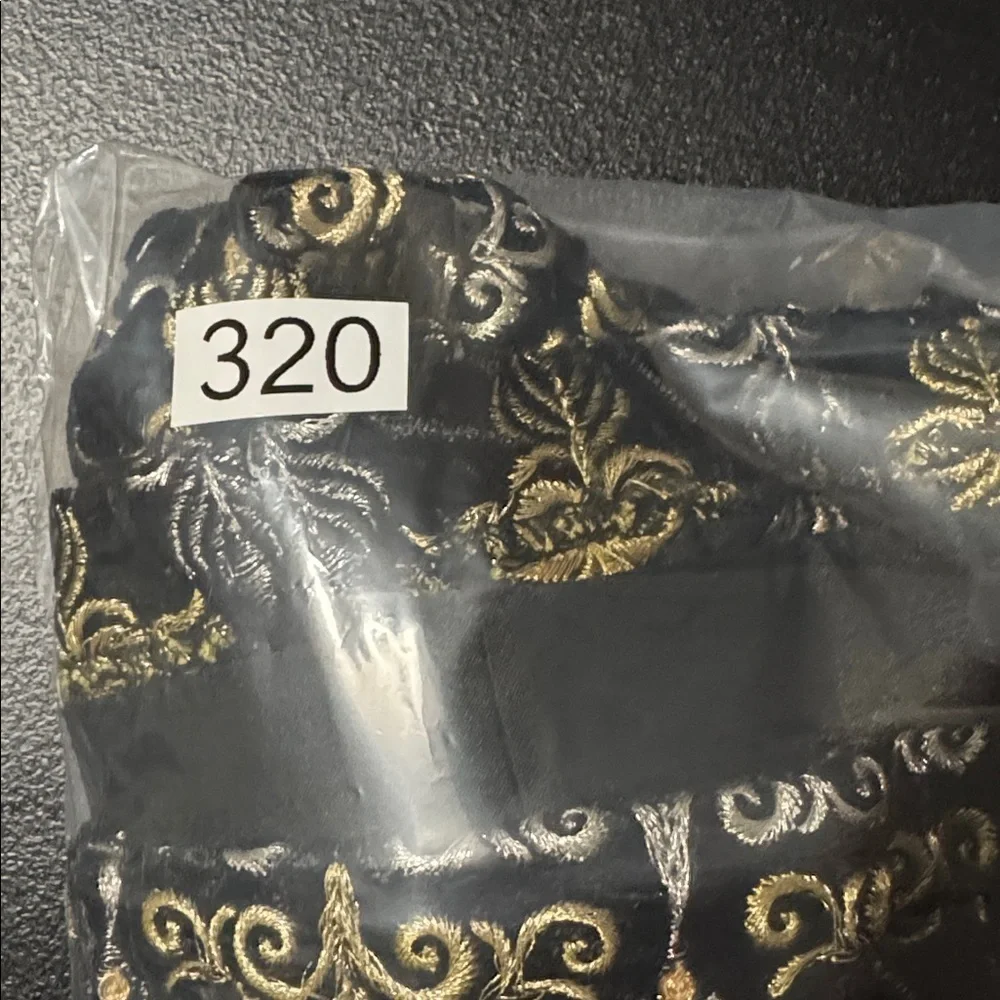 Alice + Olivia Marilla Cocktail Dress/Size 4 - Picture 10 of 10